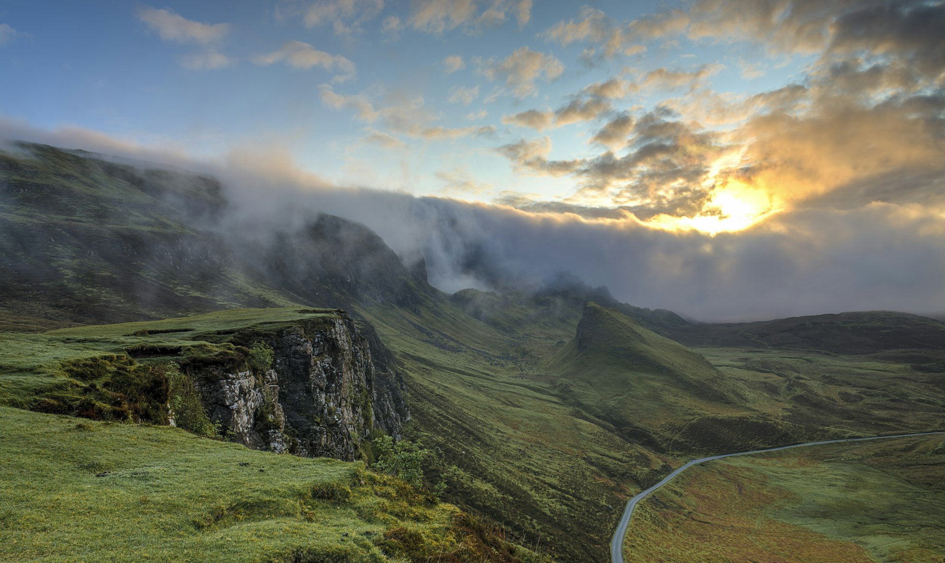 05-foggy-mountains